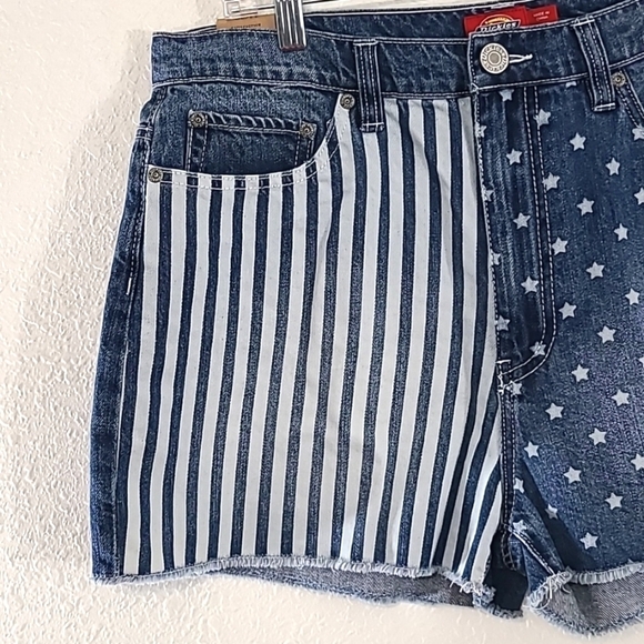 *NWT* DICKIES Stars & Stripes Print 5-Pocket Shorts, size 11/30 - Picture 3 of 7